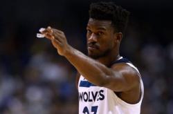 LOL赛事-森林狼队员公开批评管理层处理问题不力的简单介绍