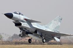 英雄联盟总决赛2025-单骑救主！拉文关键时刻连砍10分，骑士逆转76人捍卫主场