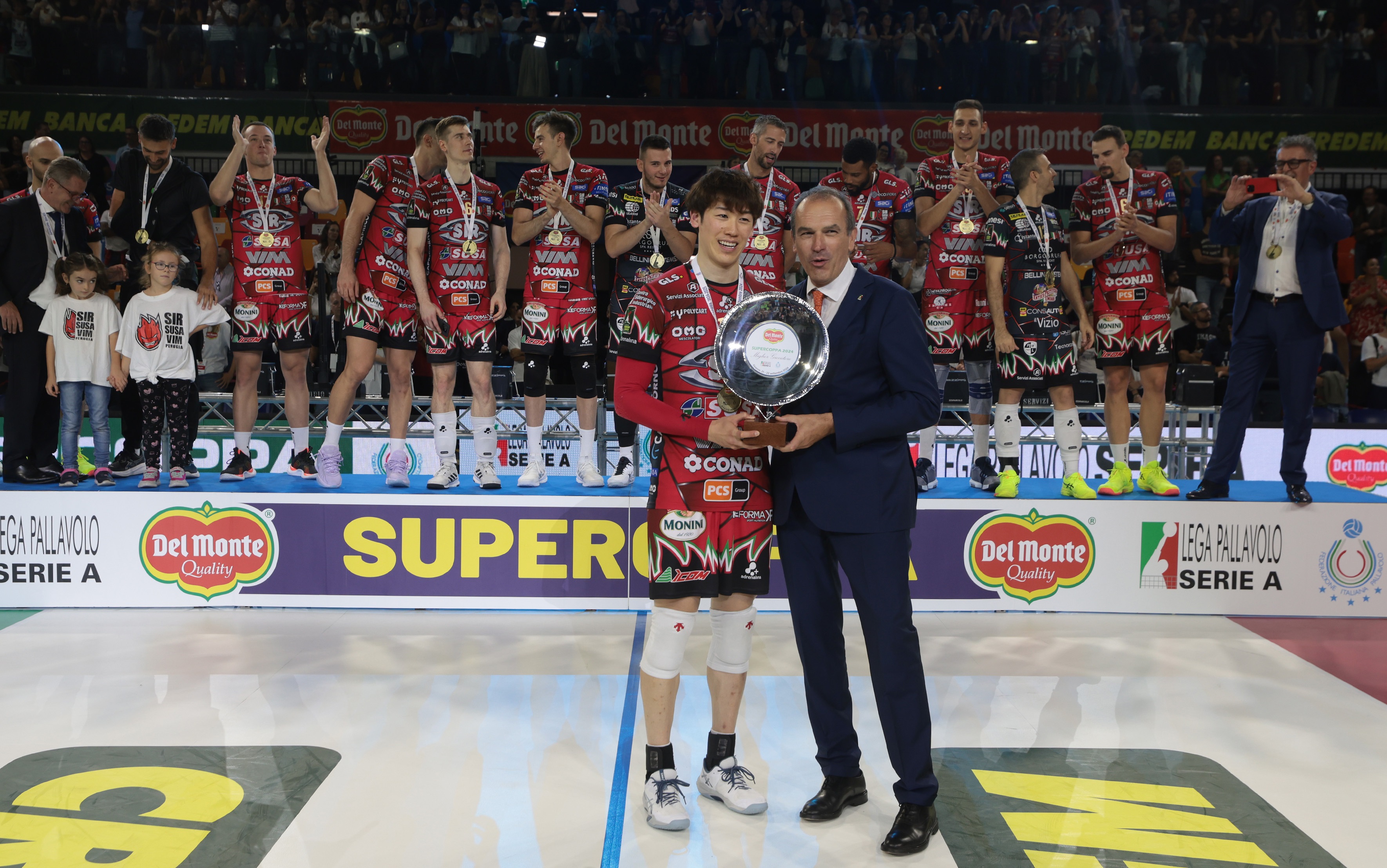 包含意大利队成功晋级，赛场上展现实力的词条