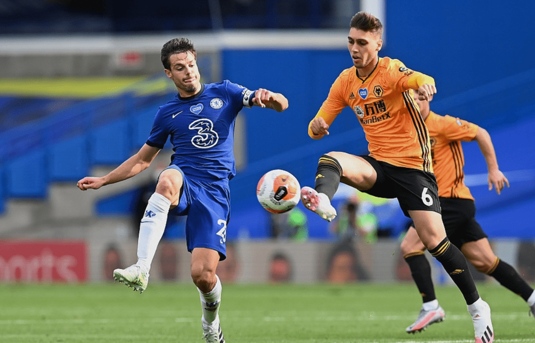 包含塞维利亚击败对手，稳坐积分榜前列的词条