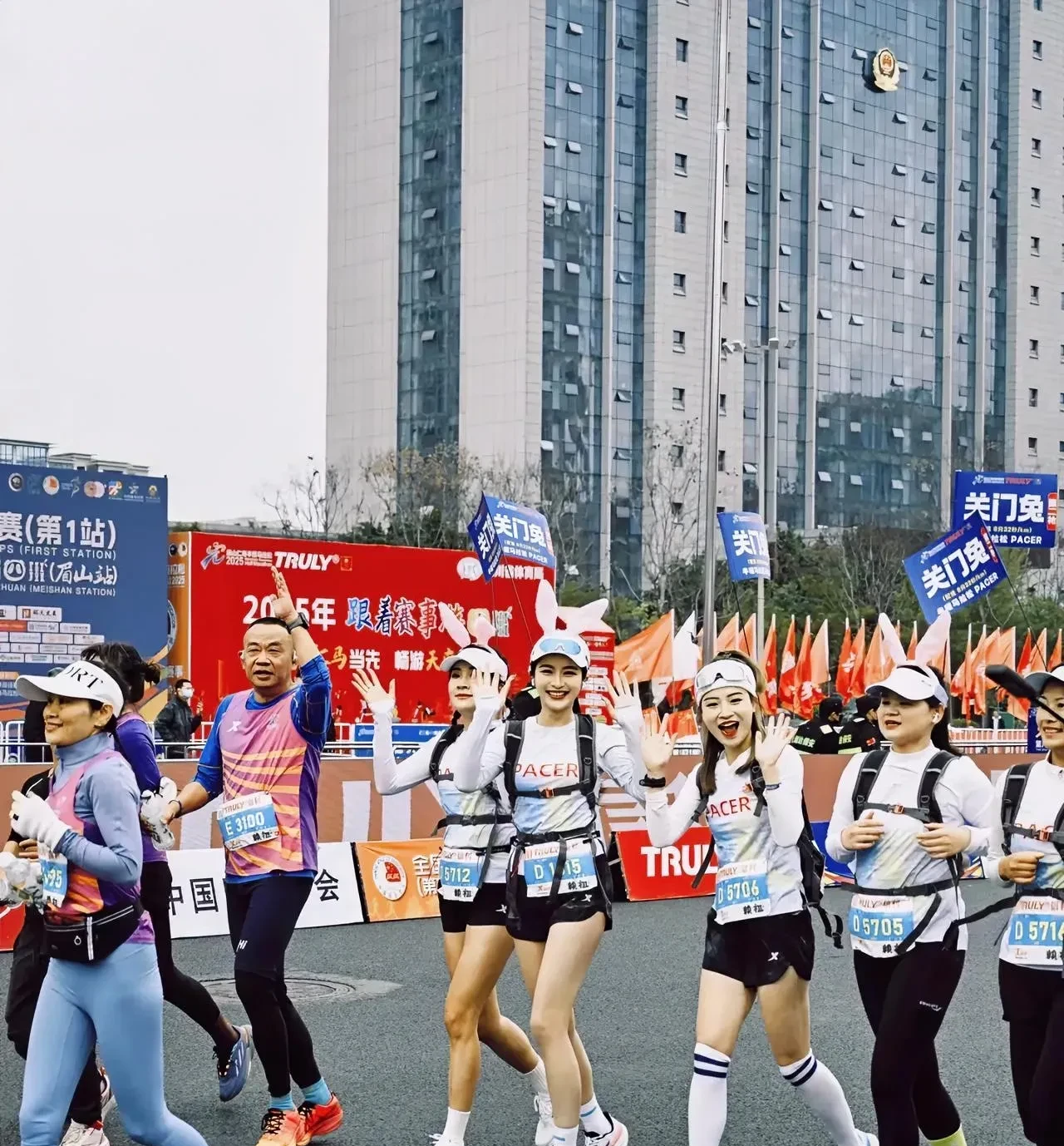 包含哥伦比亚选手在马拉松中奋力拼搏的词条