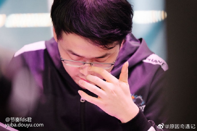 包含Dota2传奇谢幕，球迷泪洒赛场的词条