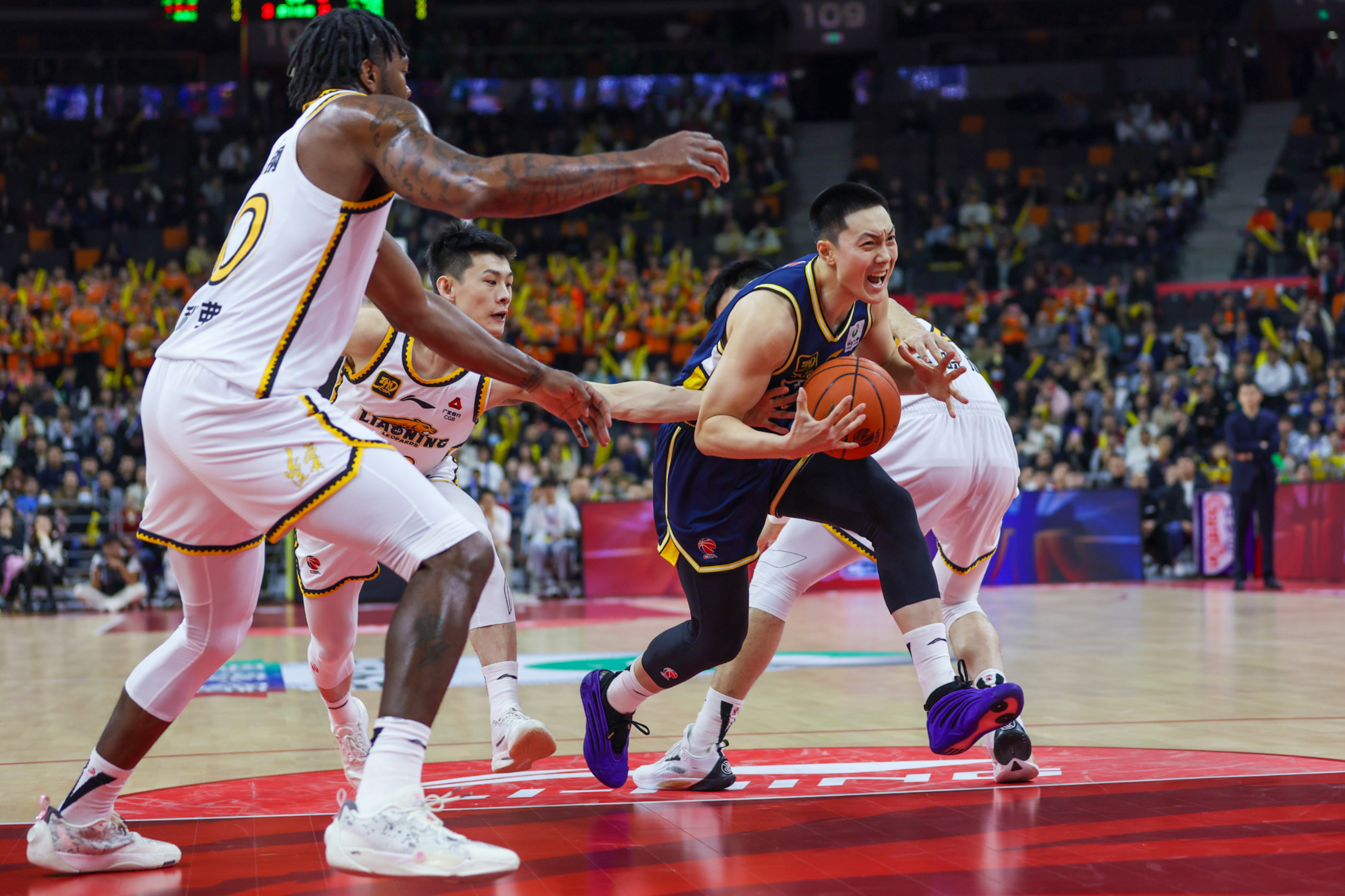 爵士力克猛龙，高质量后卫组合压制对手