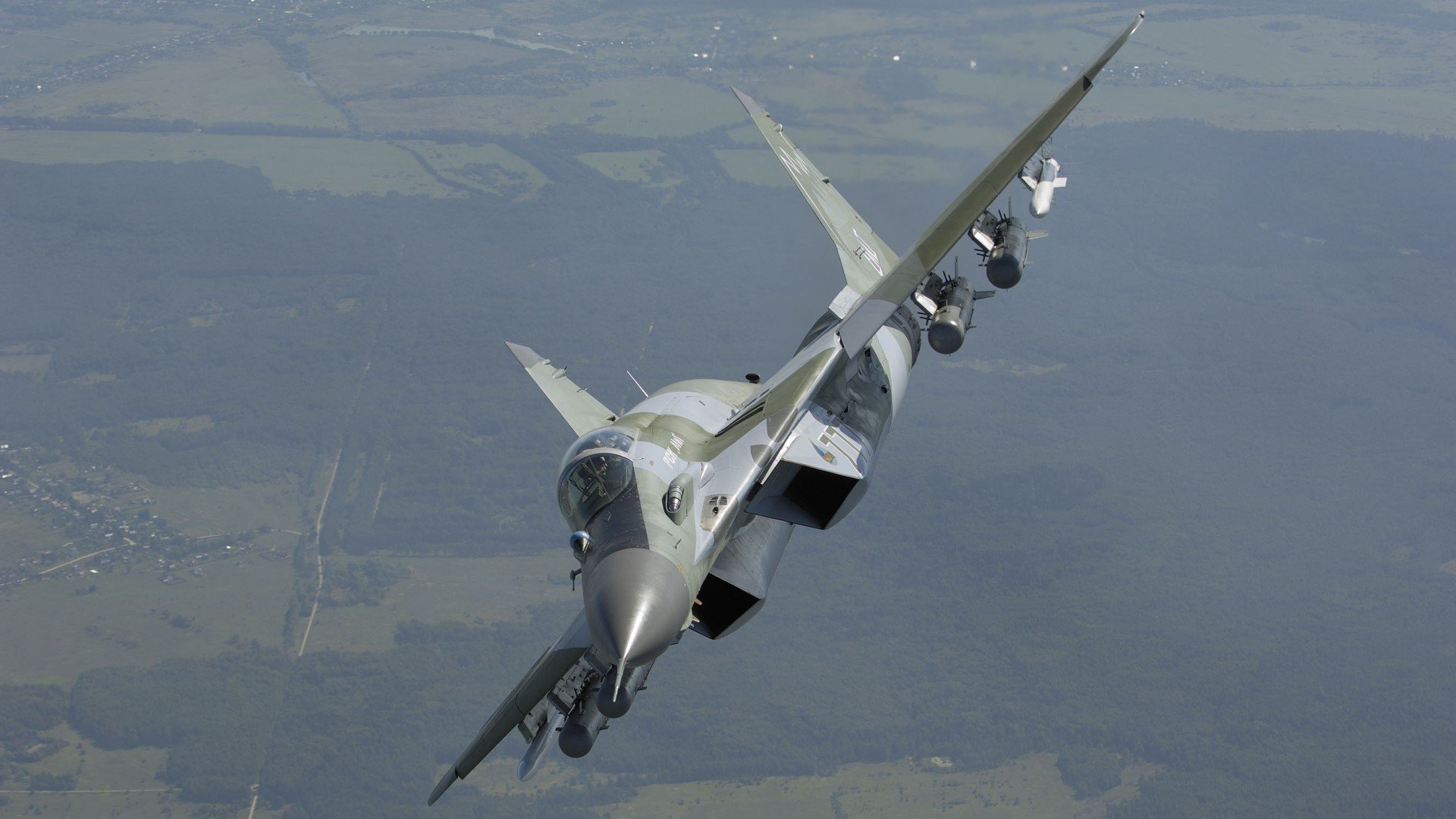 偶然与必然的交织，绿茵场的失利与篮球场的爆冷，体育哲学的双重奏