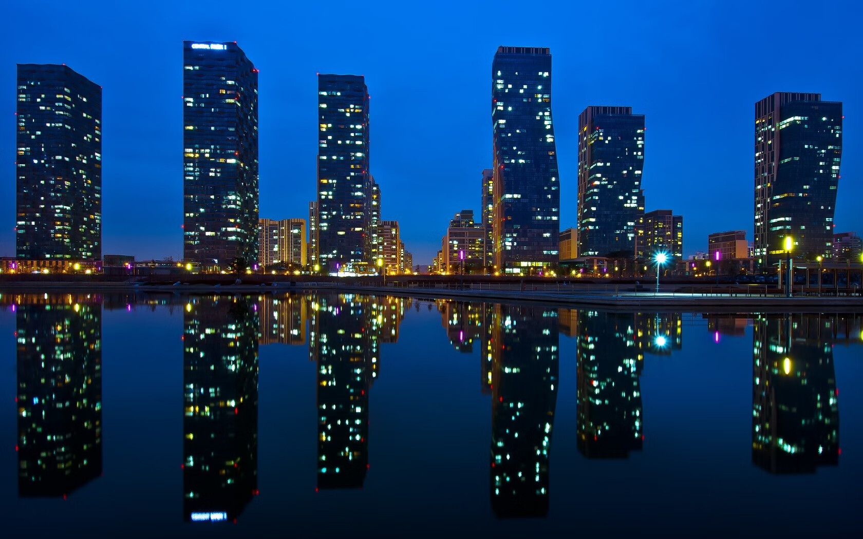 最坚硬的盾与最锋利的矛，斯通斯一夫当关，莱比锡群狼撕碎巴黎幻梦