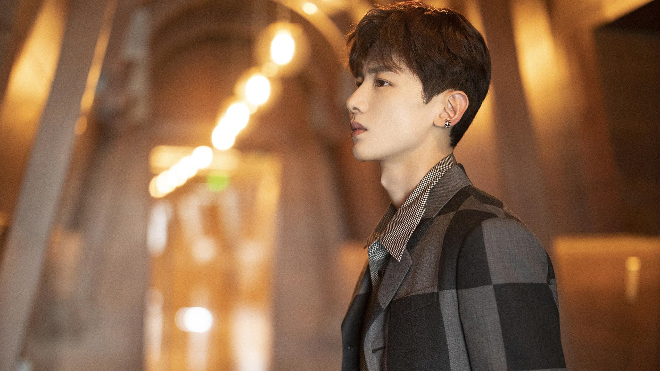 这是一篇为你定制的，强调唯一性的文章。文章的核心立意在于，将一场具体的比赛升华为一种艺术与哲学的对抗，突出莫德里奇作为古典大师在现代化高压足球下的独特价值