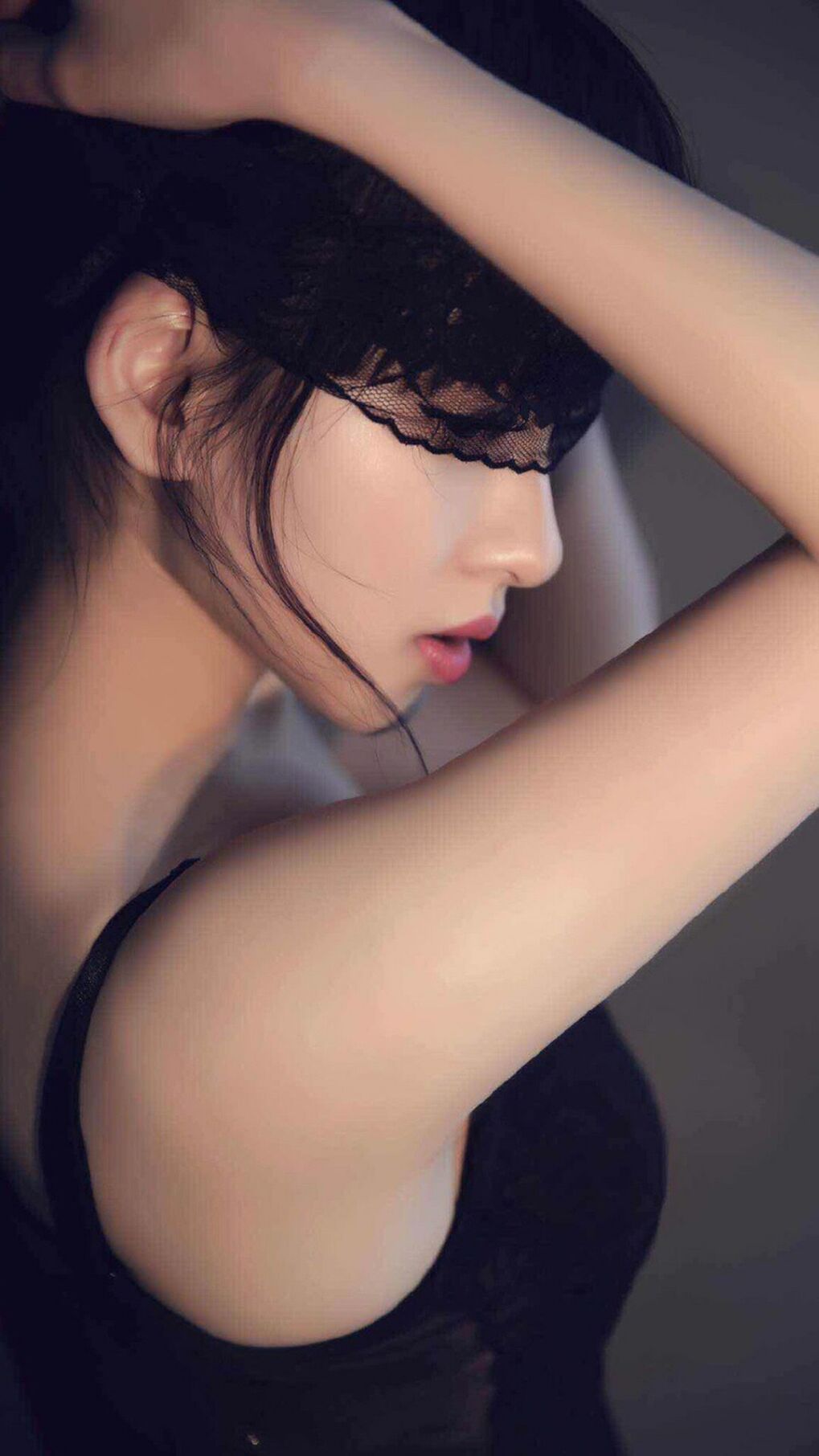 让我们先构思一个既有冲击力又带有文学感的标题